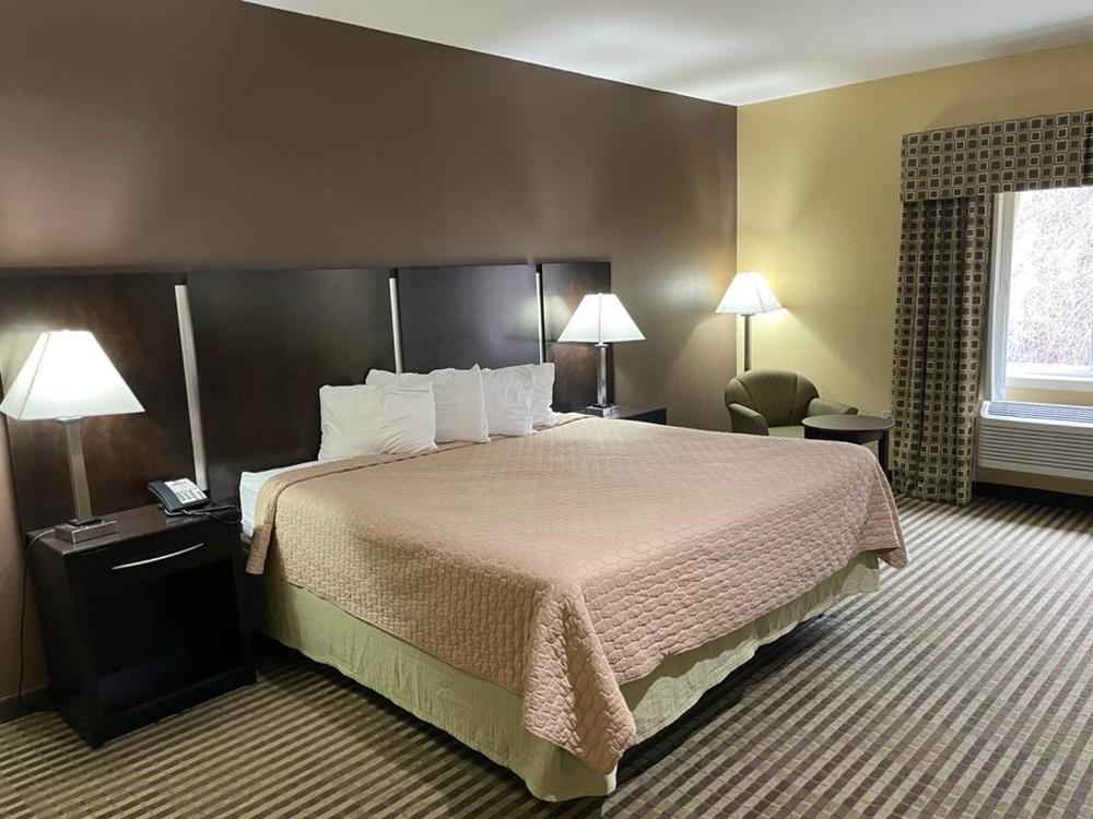 Deluxe King Suite interior